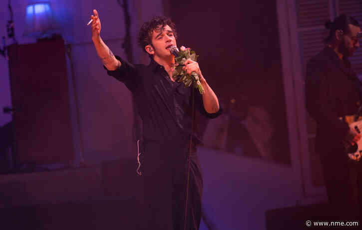 Watch Matty Healy cover Colin Hay and Donny Hathaway as he supports The 1975 in Dublin