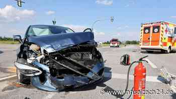 Kreuzungs-Crash auf St2550 bei Mettenheim: Person verletzt