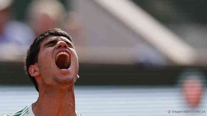 Carlos Alcaraz hits stunning shot before cramps; Novak Djokovic wins their French Open semifinal