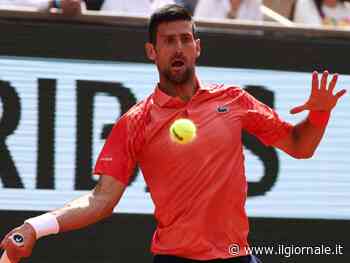 Djokovic è il primo finalista al Roland Garros, battuto Alcaraz (in preda ai crampi)