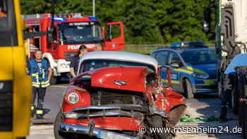 Kultiger Chevrolet Bel Air von Trostbergerin nach Crash mit Lkw auf B299 völlig zerstört