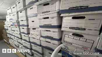 Trump charged under Espionage Act in secret documents case