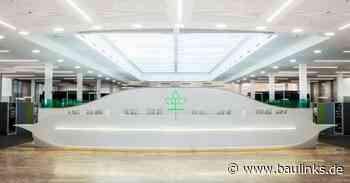 AOK-Geschäftsstelle mit Wow-Effekt: Empfangstheke aus dem Mineralwerkstoff Himacs