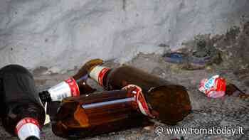 Picchiano barista con cocci di bottiglia, poi lo rapinano dell'incasso