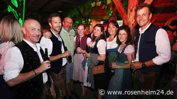 Gutes Wetter und viele Besucher auf der Altöttinger Hofdult am Freitagabend