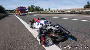 Tödlicher Unfall in Oberbayern: Auto erfasst zwei Motorradfahrer