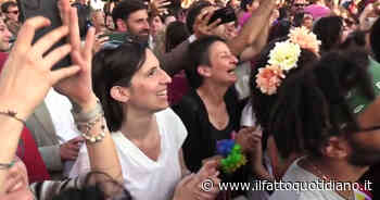 Schlein canta e balla “Vamos a bailar” di Paola e Chiara al Pride di Roma – Video