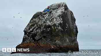 Rockall: The man spending 60 days on uninhabitable island