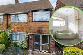 Zoopla houses for sale Belvedere: Retro green bathroom home