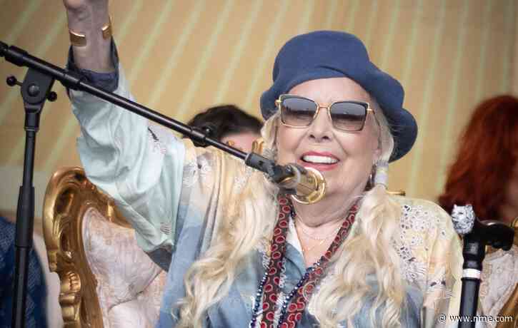 Watch Joni Mitchell play first full headline show in over 20 years