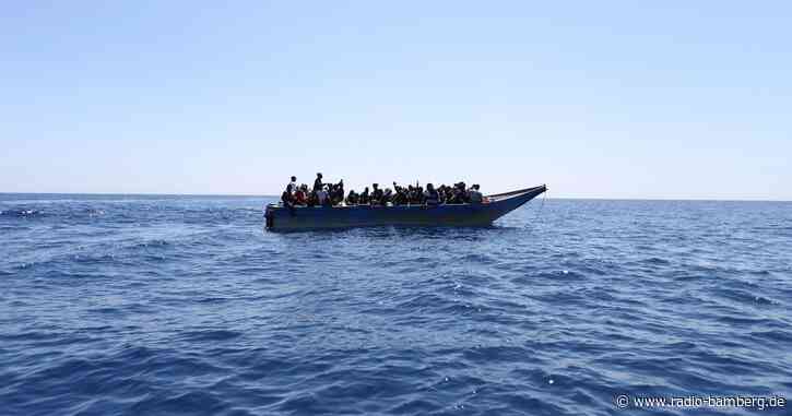 Dutzende Migranten aus Seenot gerettet
