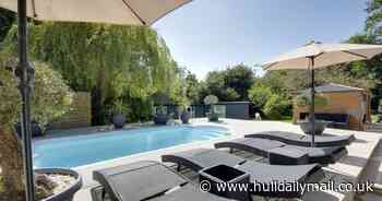 Stunning house with outdoor pool and sumptuous guest lodge for sale in Hessle