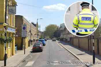 Man arrested after people threatened with knife in Hackney