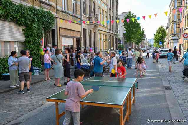 Buurt De Bosschaertstraat kaart verkeersproblematiek aan met verbindend straatfeest: “Stilaan onleefbaar”