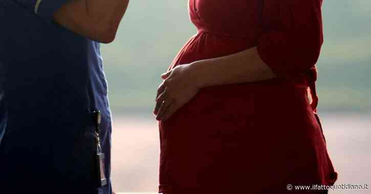 “Una donna incinta mi ha chiesto di cederle il posto, ho detto ‘no’ e che poteva sedersi in terra. Mi hanno dato dello str****”. Il racconto Reddit fa il giro del web