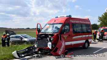 Reichertsheimer Feuerwehrauto nimmt Traunsteiner Transporter die Vorfahrt: Zwei Verletzte