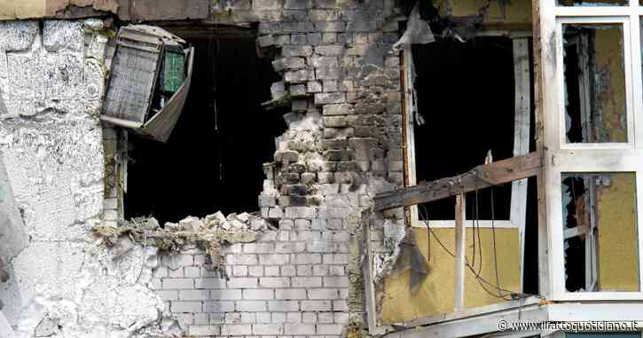 Ucraina, la diretta – “I russi hanno fatto saltare un’altra diga”. Drone precipita a sud di Mosca. Kiev annuncia la liberazione di tre villaggi