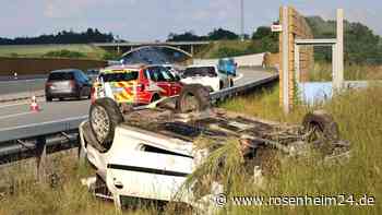 Peugeot überschlägt sich mehrmals auf A94 bei St. Wolfgang: Fahrerin verletzt