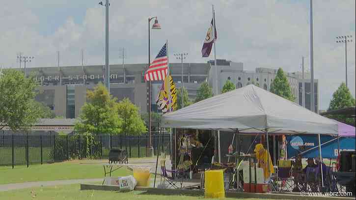 LSU fans show up early at Alex Box for Sunday's game despite yesterday's delays