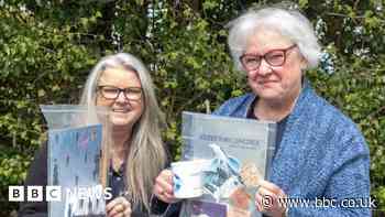 Elton John super fan auctions off 50-year-old flowers from star