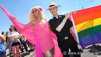 Dragqueen-Lesung für Kinder in München: Pfarrer zeigt AfD-Plakate an