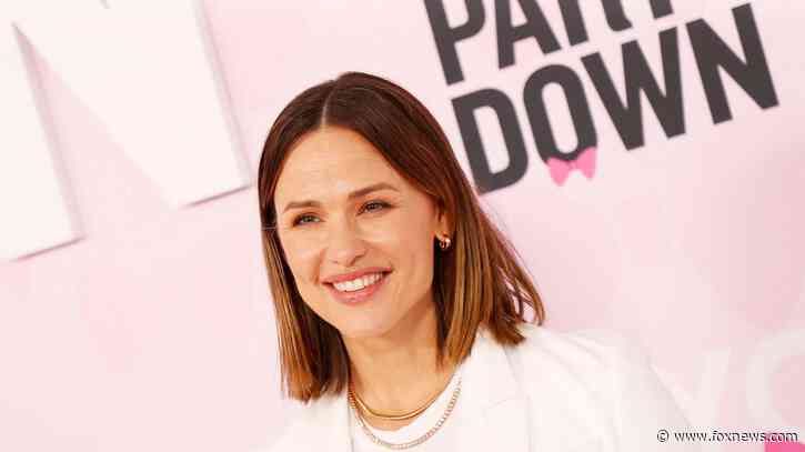 Jennifer Garner reflects on 'mess of parenting' with ex-husband Ben Affleck: 'It's a gift'