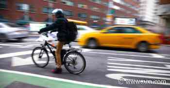 New York City passes the nation’s first minimum wage for delivery workers