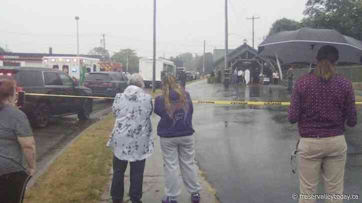 1 dead after tour boat capsizes in Erie Canal water tunnel cave in Lockport, New York