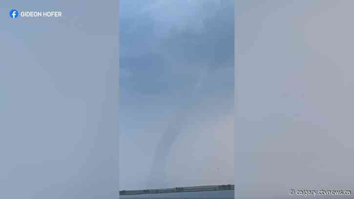 Landspout tornado touches down near Lomond, Alta.