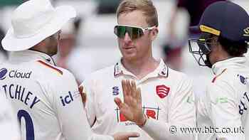 County Championship: Essex earn huge first-innings lead over Somerset