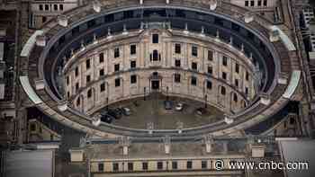 UK short-term borrowing costs shoot past 'mini-budget' crisis levels on strong labor data