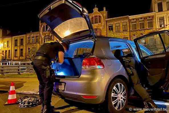 Dolle achtervolging met snelheden tot 200 km/u vanuit Antwerpen eindigt met crash in Bazel, drie jonge inzittenden opgepakt