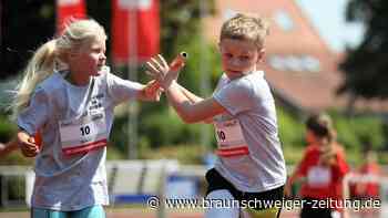 Kinderstaffeln sind im Jahnstadion flink unterwegs