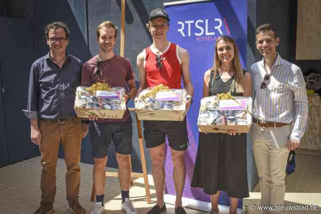 Box met streekproducten voor drie inwoners die hielpen met nieuw gemeentelogo