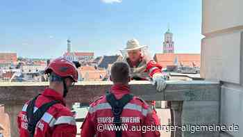 Höhenretter rücken zu Einsatz am Augsburger Rathaus aus