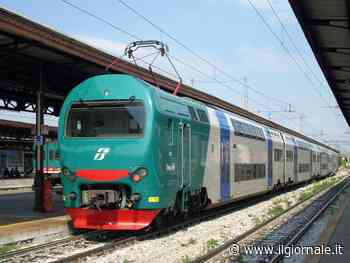 "Vi ammazzo tutti". E il giovane accoltella tre passeggeri sul treno La Spezia - Como