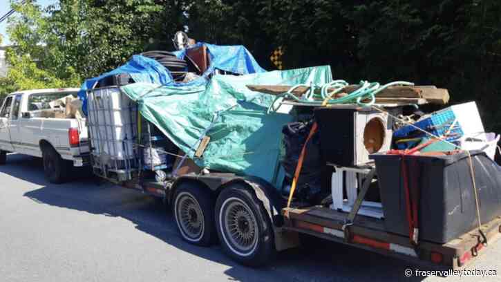 Abby PD impounds trailer for unsecured load, no insurance, and mismatched license plates