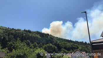Waldbrand bei Pirmasens - Rund 50 Bewohner verlassen Häuser