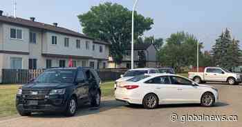 2 teens arrested after car hits officer in Mill Woods: Edmonton police