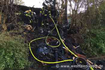 Bielefeld: Carport in Flammen