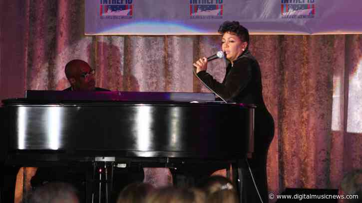 Anita Baker’s Tour With Babyface Is Going to the Very Bad Place