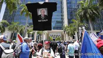 Donald Trump in Miami angeklagt: In Siegerpose vor dem Richter