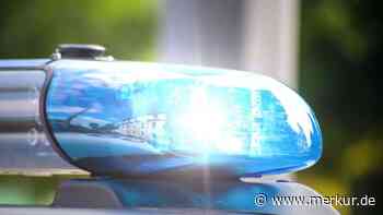 Rennradler rast in Auto
