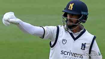 County Championship: Warwickshire in full control at Nottinghamshire
