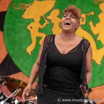 Anita Baker drops Babyface as support act due to 'cyber bullying'