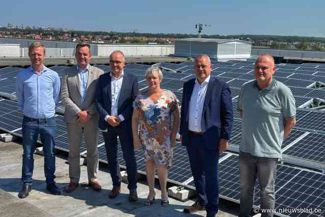“Drieduizend zonnepanelen als carport”: hoe bijna helft van AZ Zeno op groene stroom gaat draaien dankzij grote ‘zonneparking’