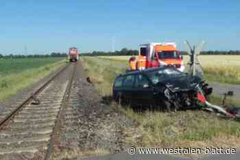 Wetschen: Auto prallt gegen Lokomotive