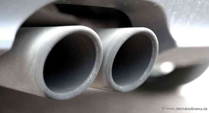 Hier bitte nicht parken – Bei erhöhter Waldbrandgefahr trockene Grasflächen meiden