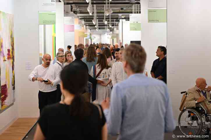 The Best Booths at Art Basel, From a Poignant Reflection on Memory to a Broken ‘Clean Slate’