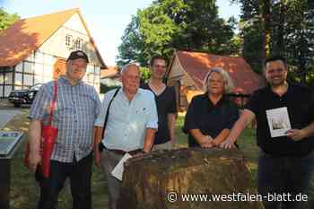 Stukenbrock: Info-Tafeln beim Rundgang eingeweiht